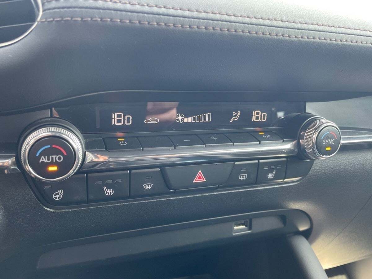 Sølv Mazda 3 fra 2019