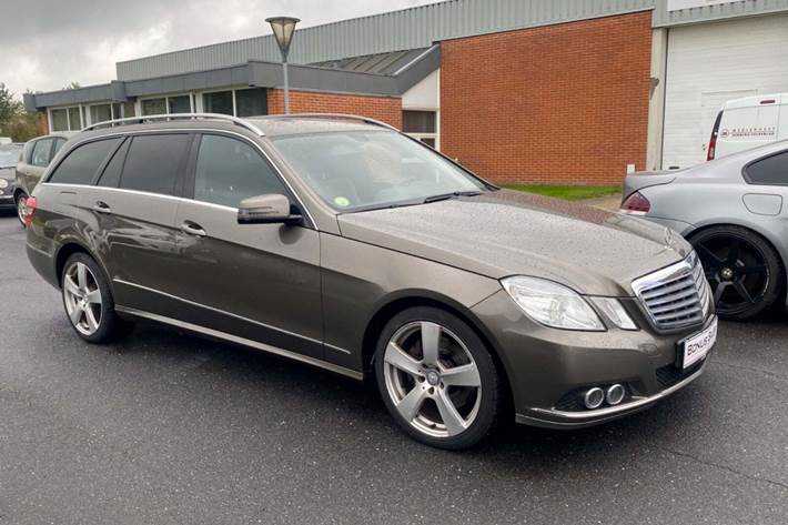 undefined Mercedes E200 fra 2011 set udefra