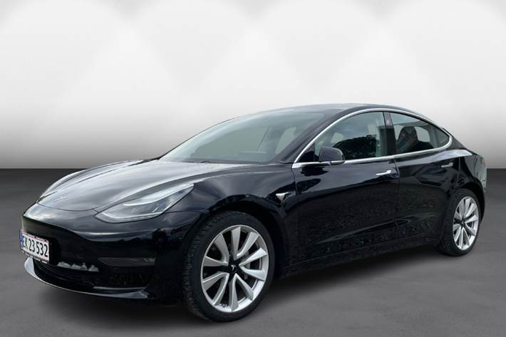 Sort Tesla Model 3 fra 2019 set udefra