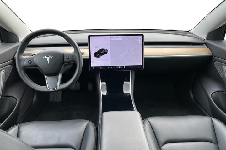 Sort Tesla Model 3 fra 2019