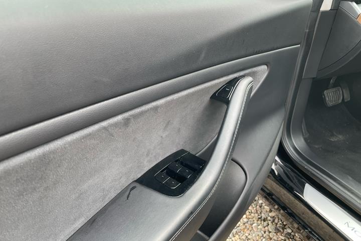 Sort Tesla Model 3 fra 2019