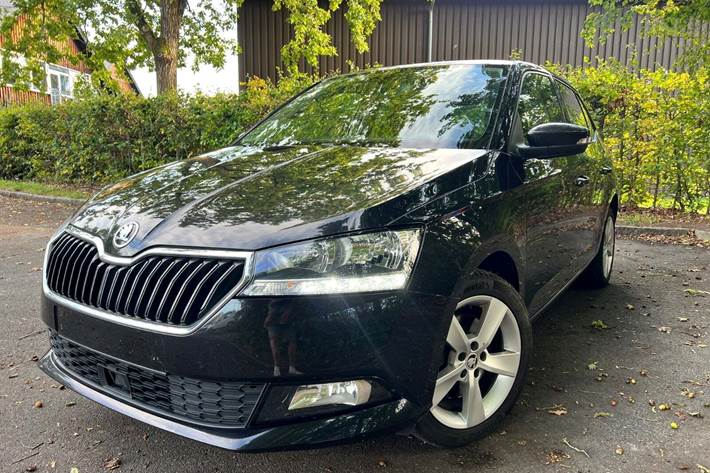 Sort Skoda Fabia fra 2019 set udefra