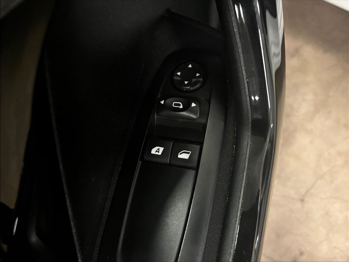 Hvid Peugeot 208 fra 2012