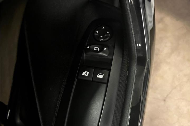 Hvid Peugeot 208 fra 2012
