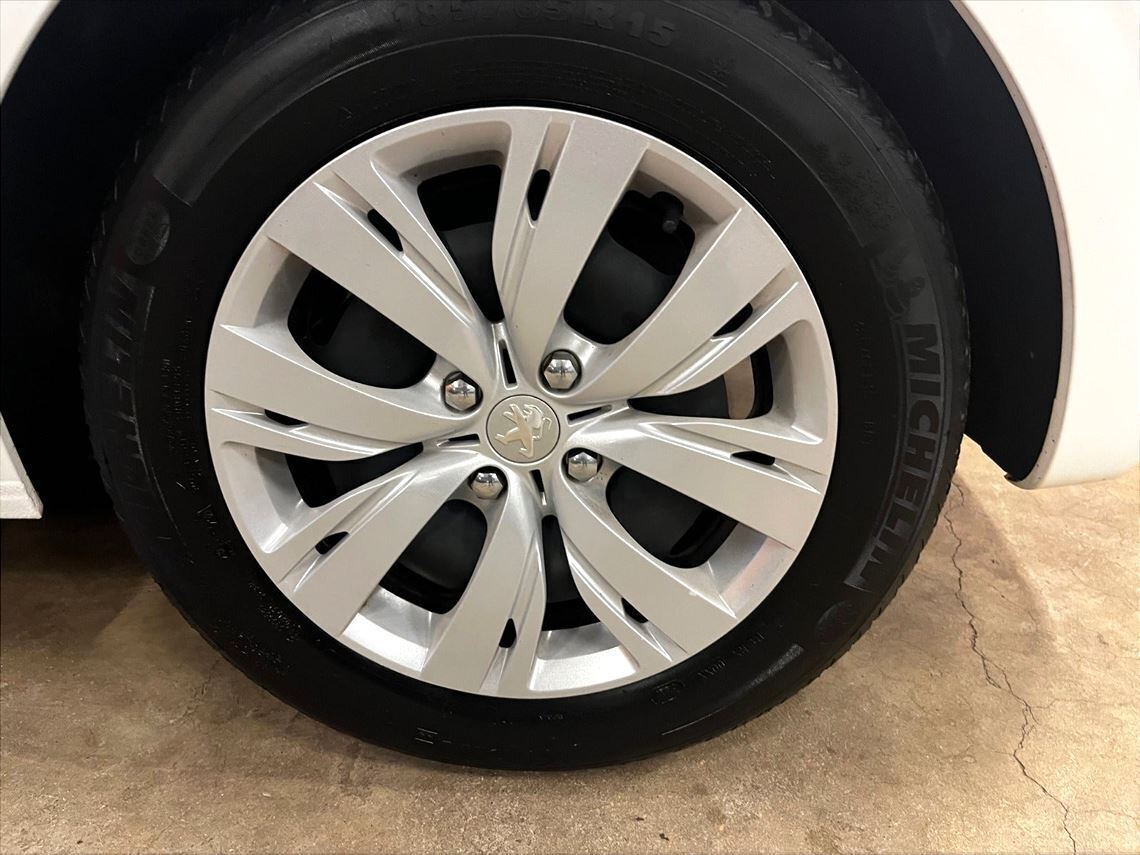 Hvid Peugeot 208 fra 2012