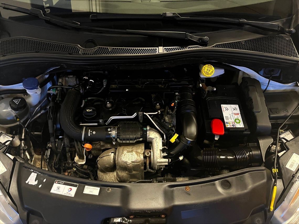 Hvid Peugeot 208 fra 2012