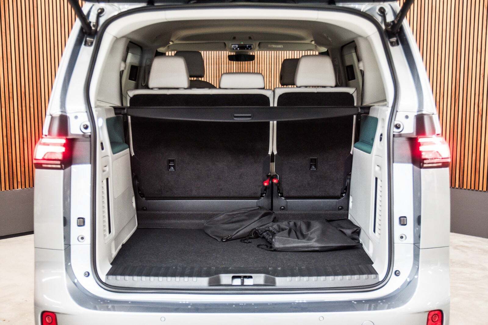 VW ID.Buzz 77 Pro SWB