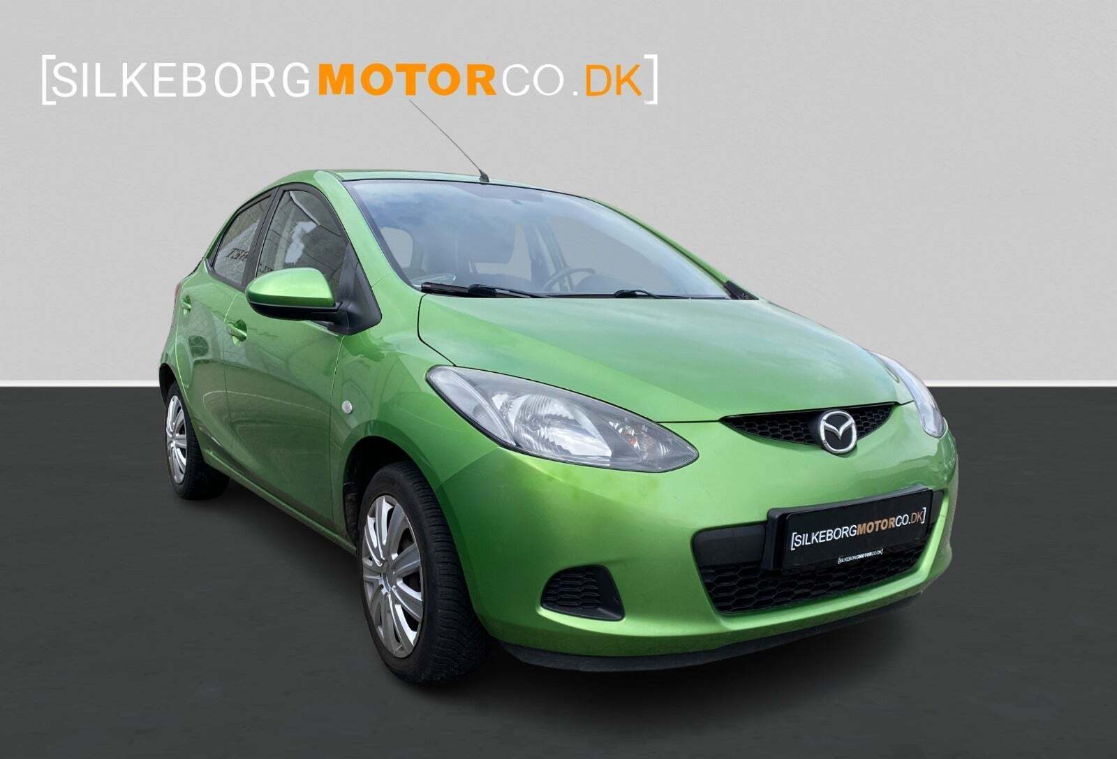 Grøn Mazda 2 fra 2008