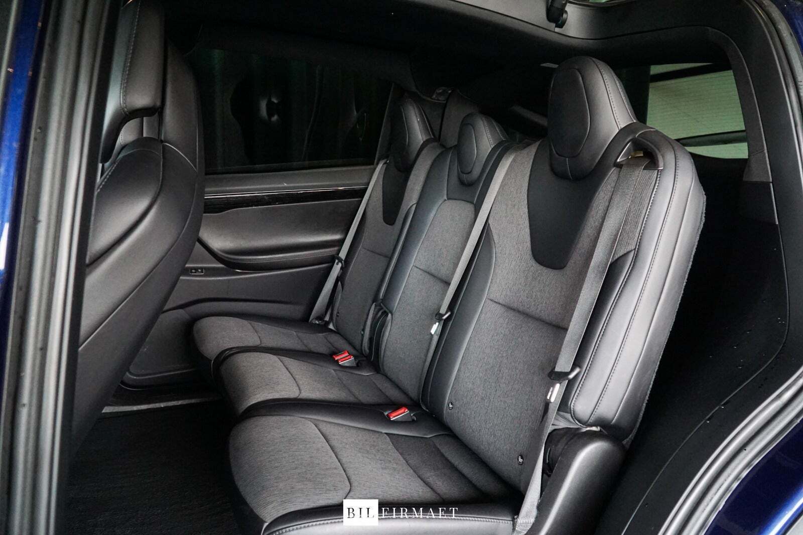 Blå Tesla Model X fra 2019 set indefra