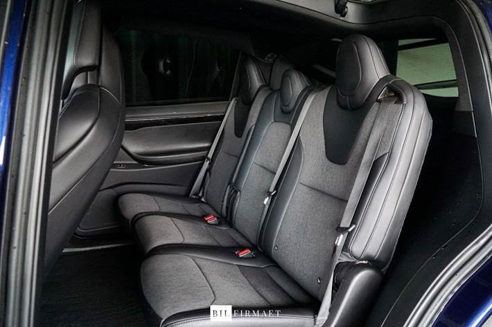 Blå Tesla Model X fra 2019 set indefra