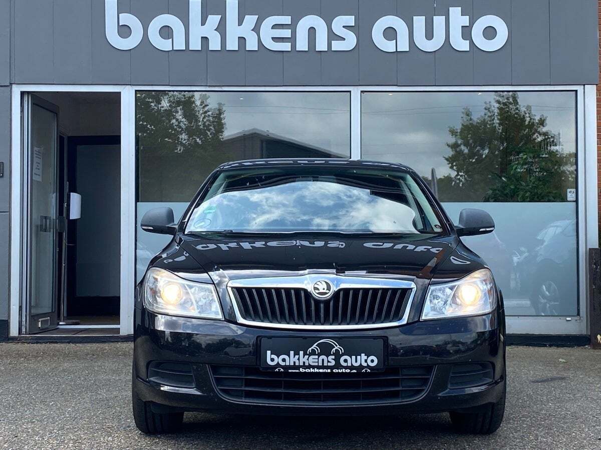 Sort Skoda Octavia fra 2011