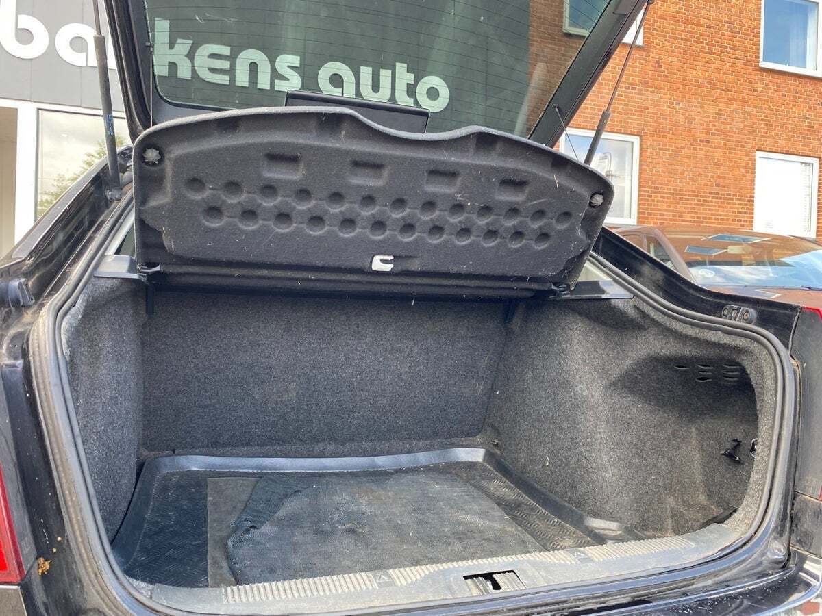 Sort Skoda Octavia fra 2011