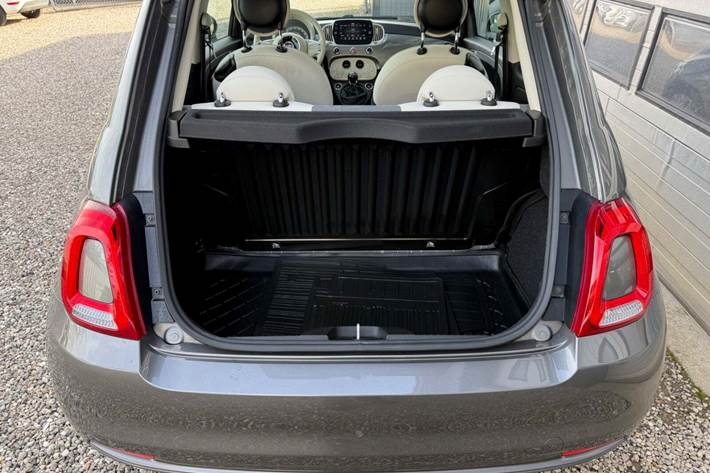 Grå Fiat 500 fra 2021