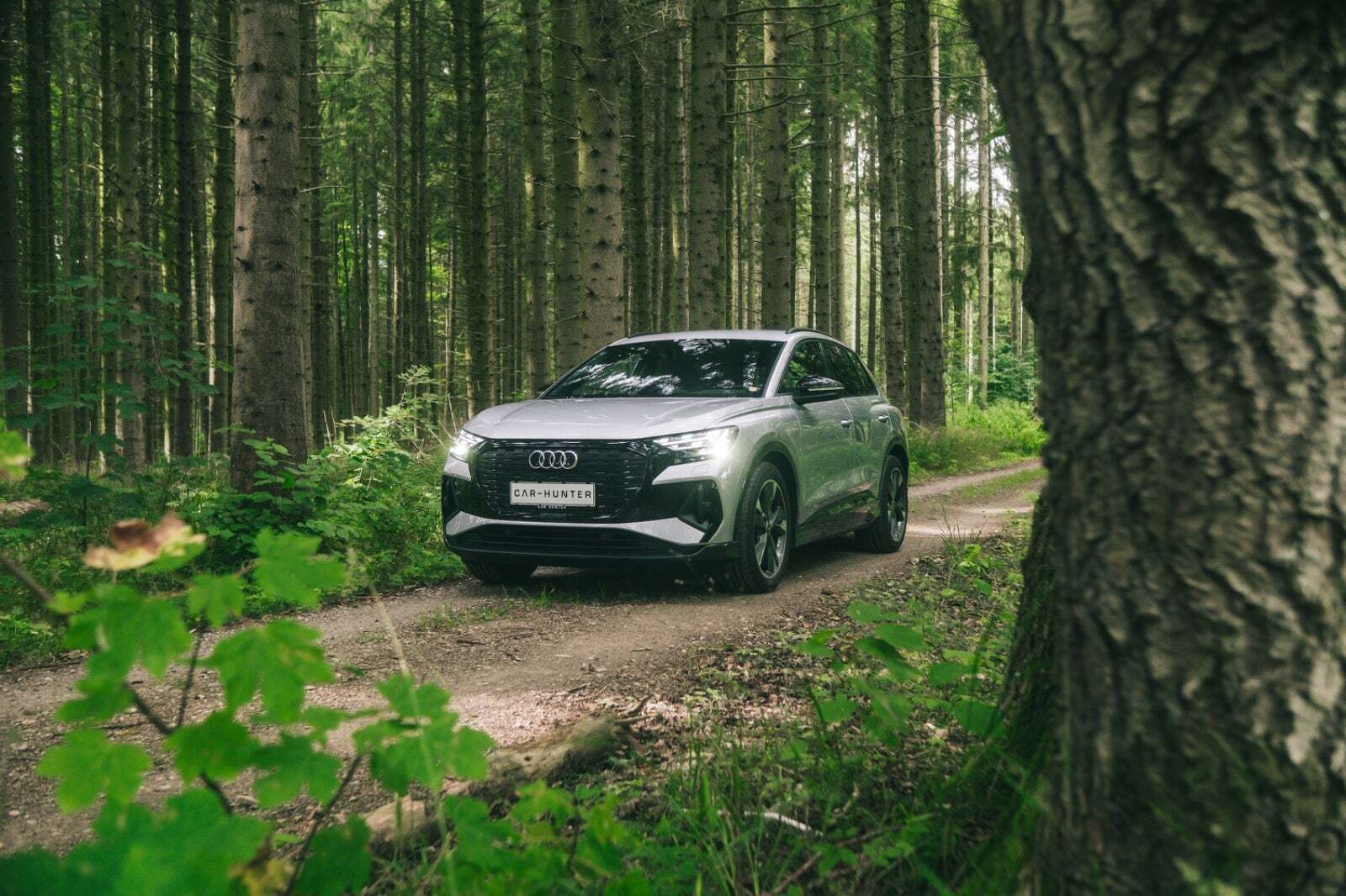 Sølv Audi Q4 e-tron fra 2022