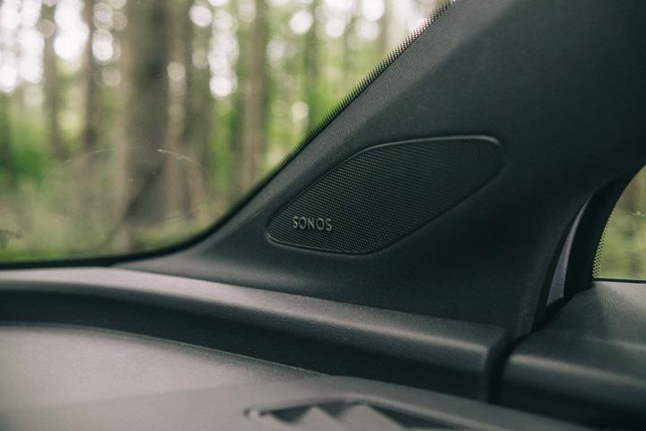 Sølv Audi Q4 e-tron fra 2022