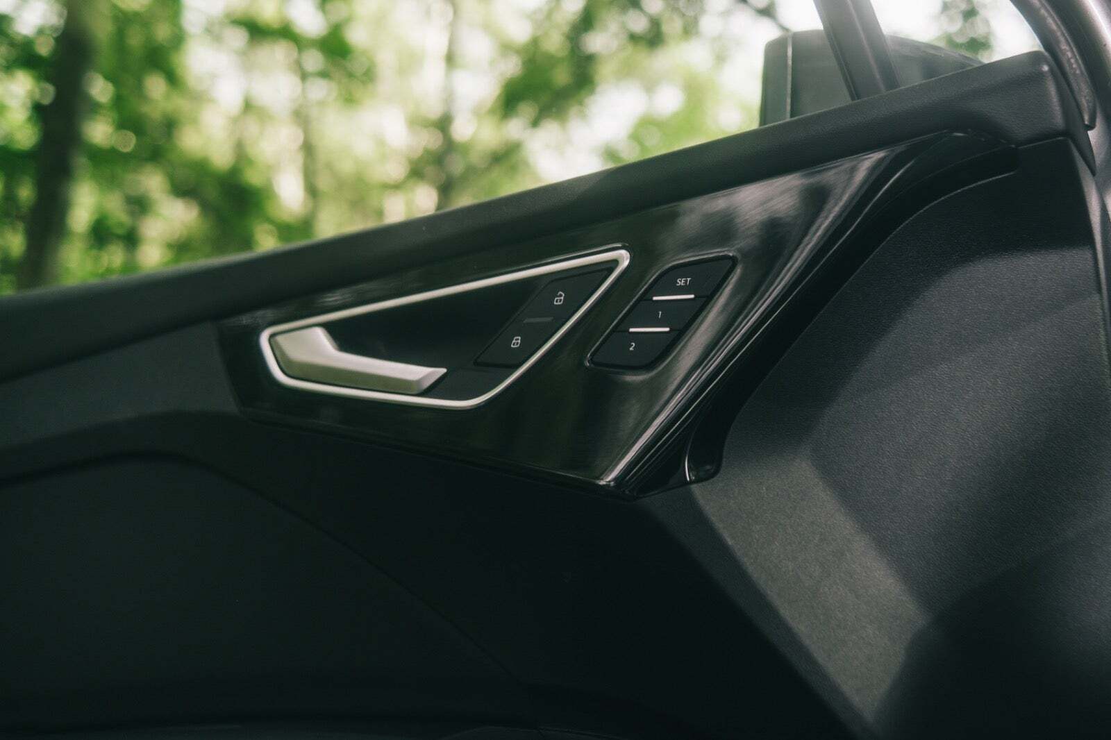 Sølv Audi Q4 e-tron fra 2022