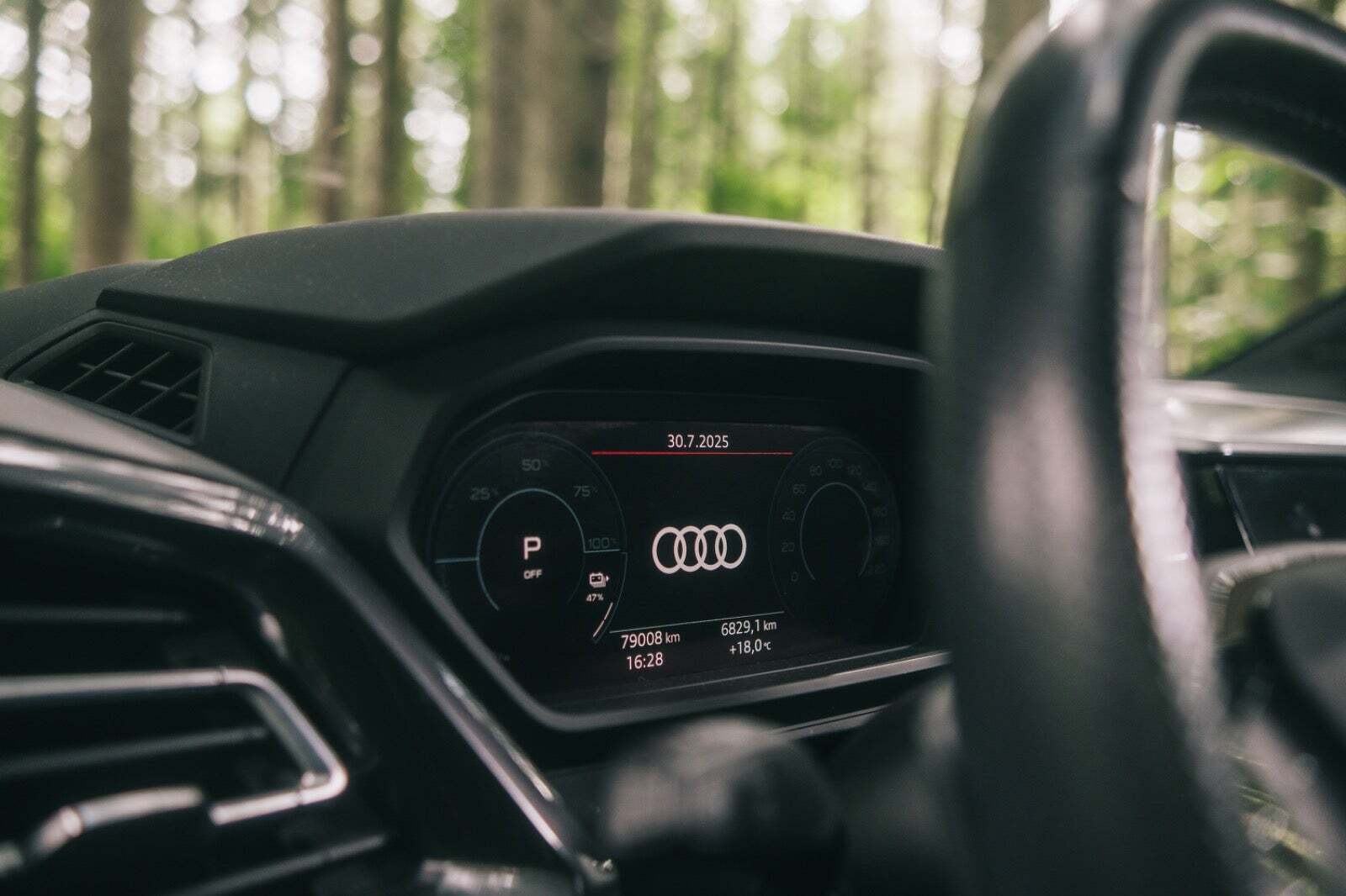 Sølv Audi Q4 e-tron fra 2022