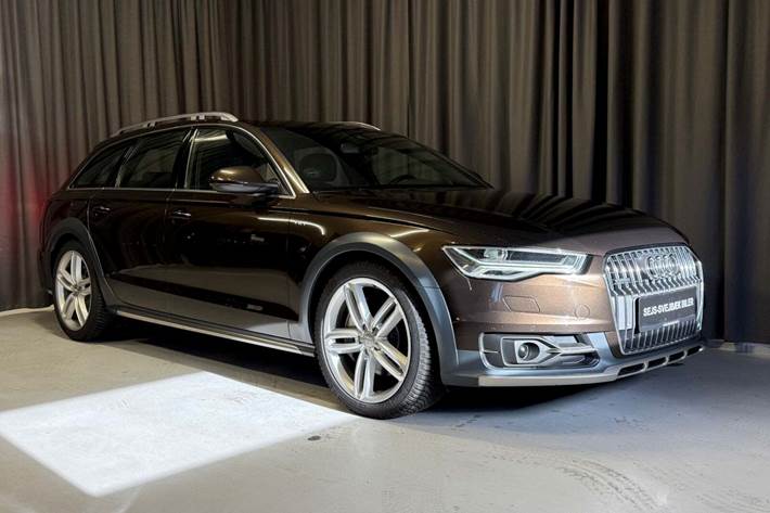 Brun Audi A6 Allroad fra 2016 set udefra