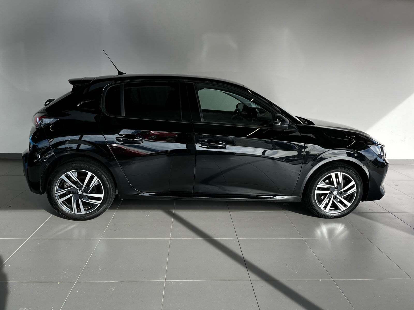 Peugeot 208 1,2 PureTech 100 Allure