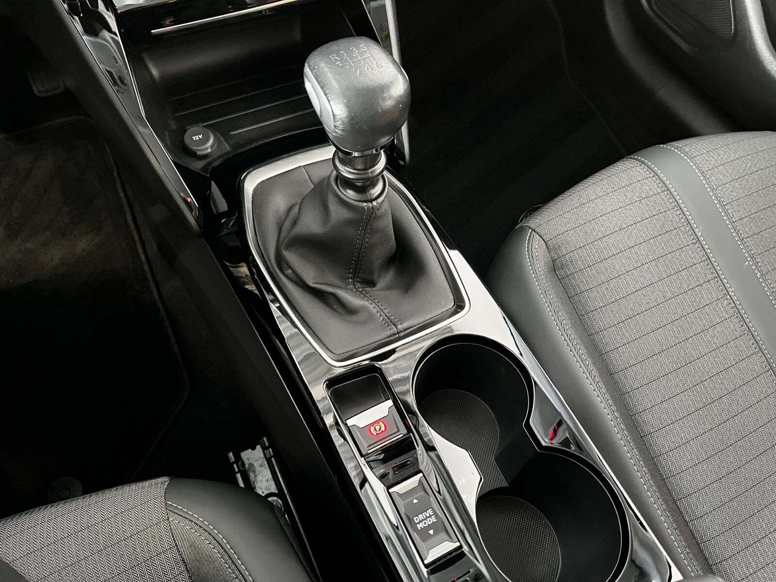 Sort Peugeot 208 fra 2023