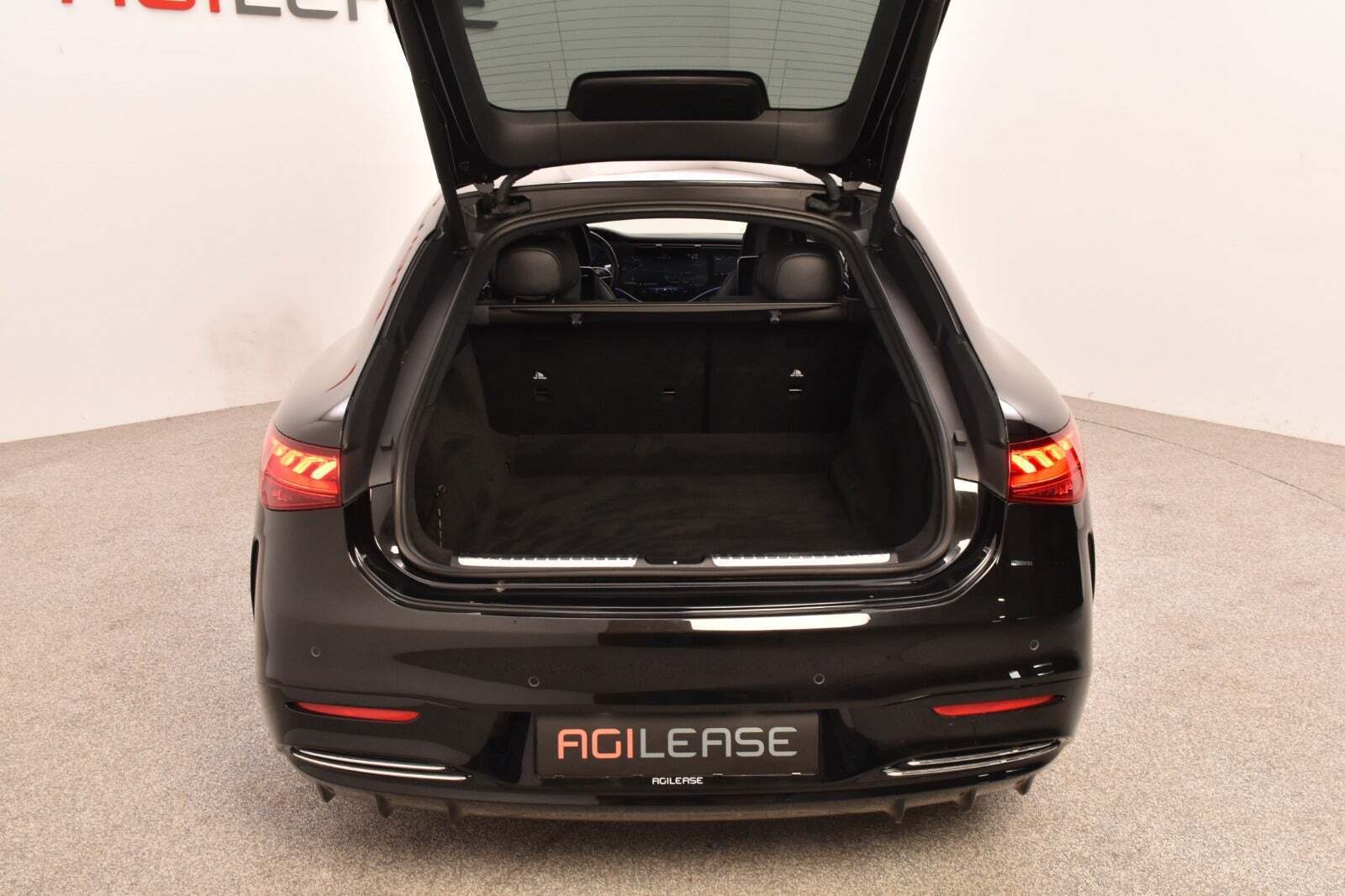 Sort Mercedes EQS580 fra 2023