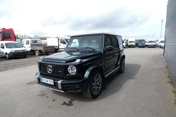 Grøn Mercedes G63 fra 2024 set udefra