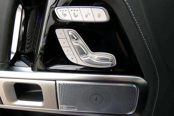 Grøn Mercedes G63 fra 2024 set indefra
