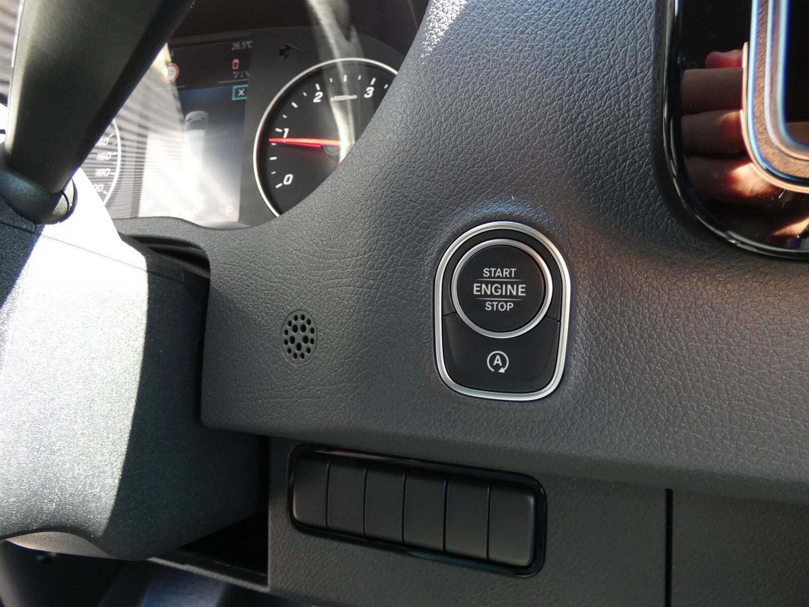 Hvid Mercedes Sprinter 517 fra 2025