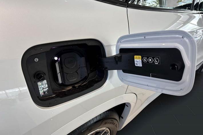 Hvid BMW iX1 fra 2025