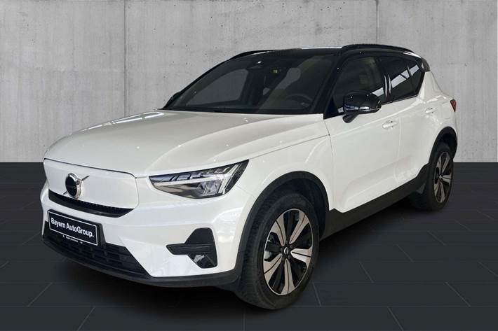 Hvid Volvo XC40 fra 2022 set udefra