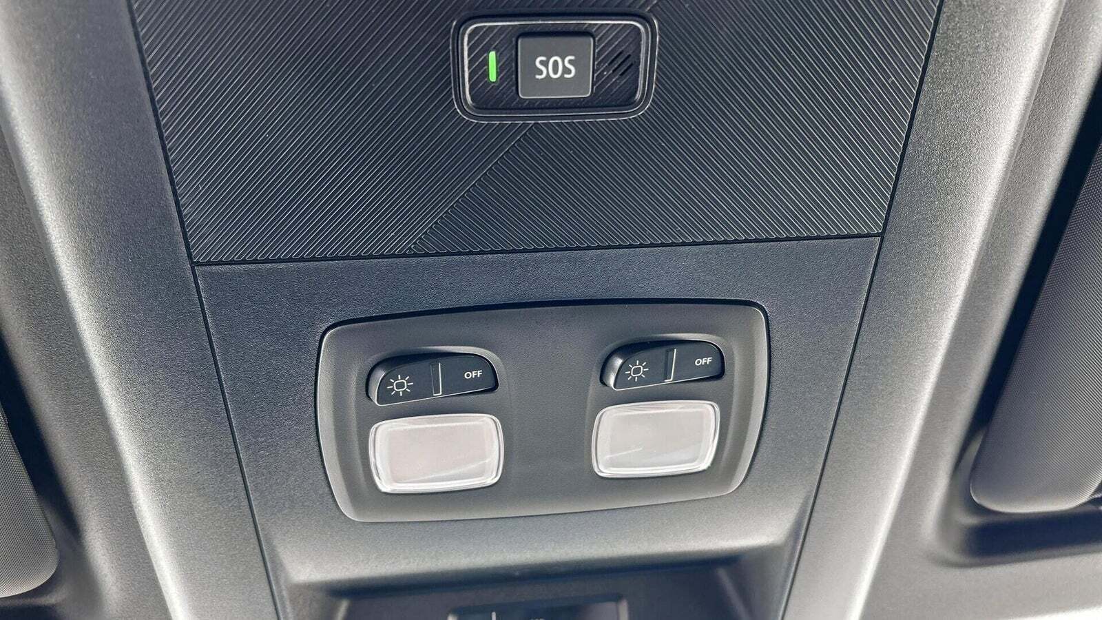 Hvid Renault Master V T35 fra 2025 set indefra