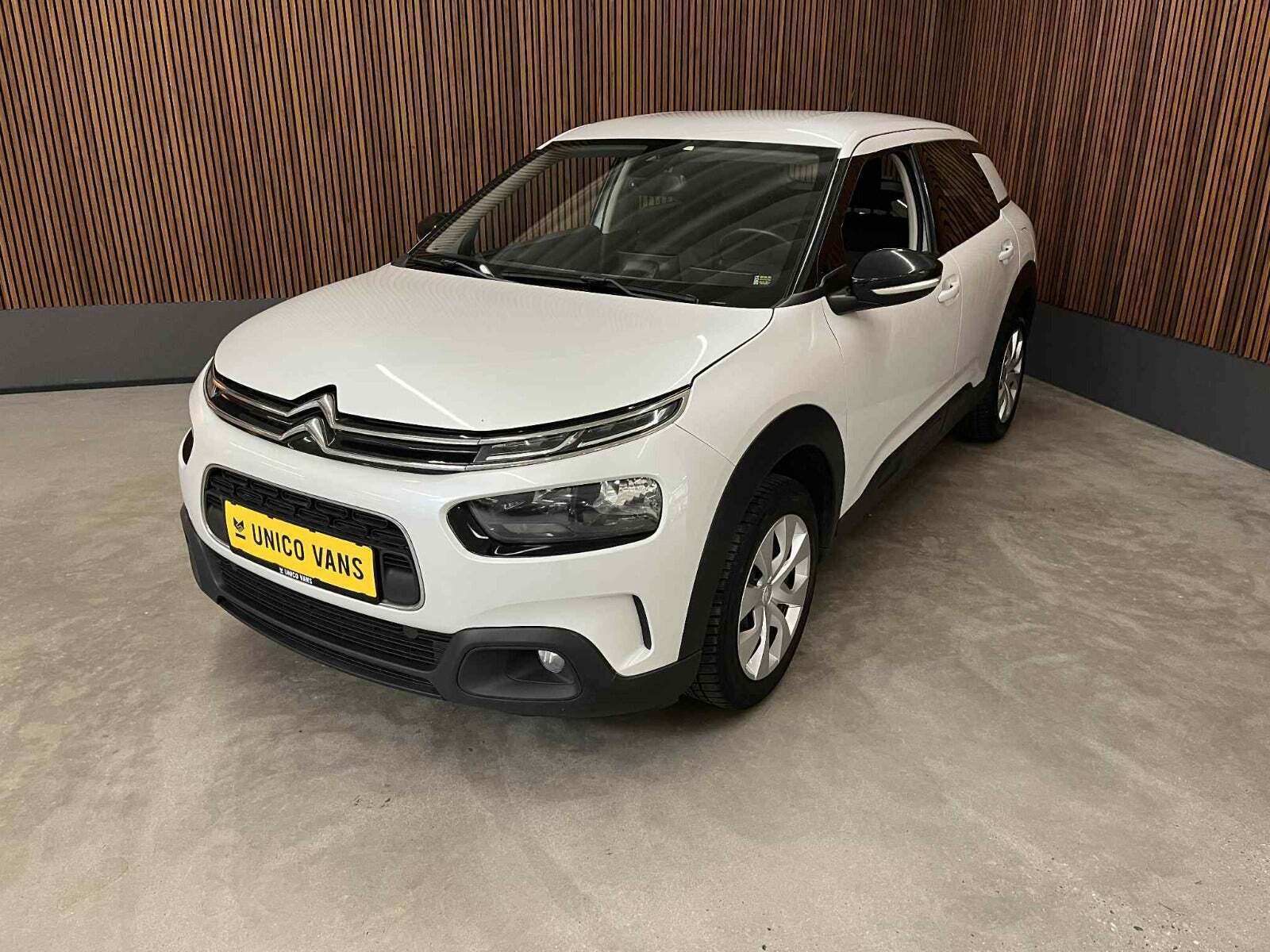 Hvid Citroën C4 Cactus fra 2020 set udefra