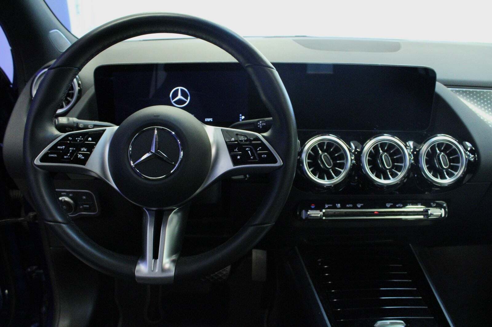 Mercedes EQA300 4Matic