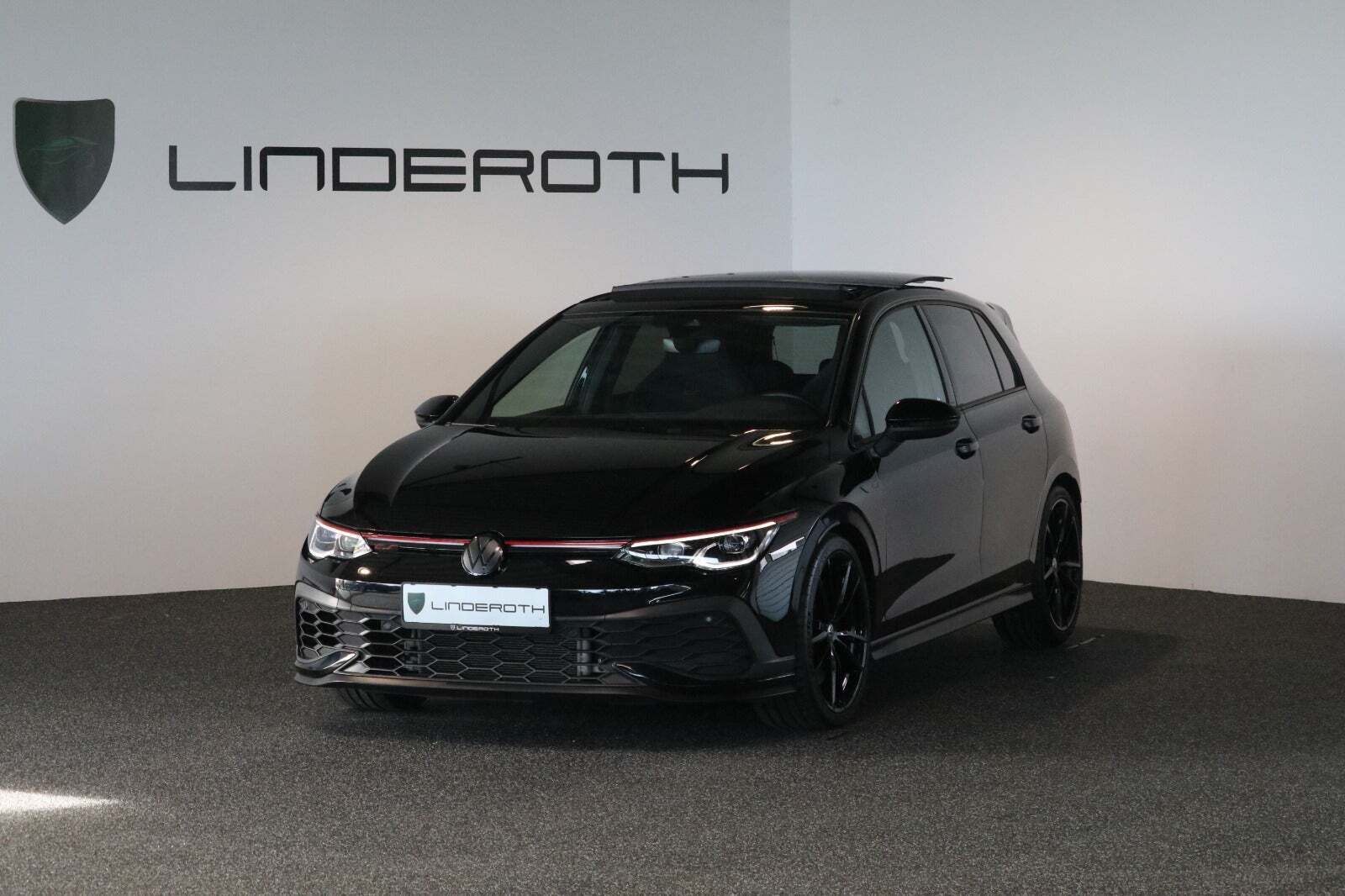 Sort VW Golf VIII fra 2021 set udefra