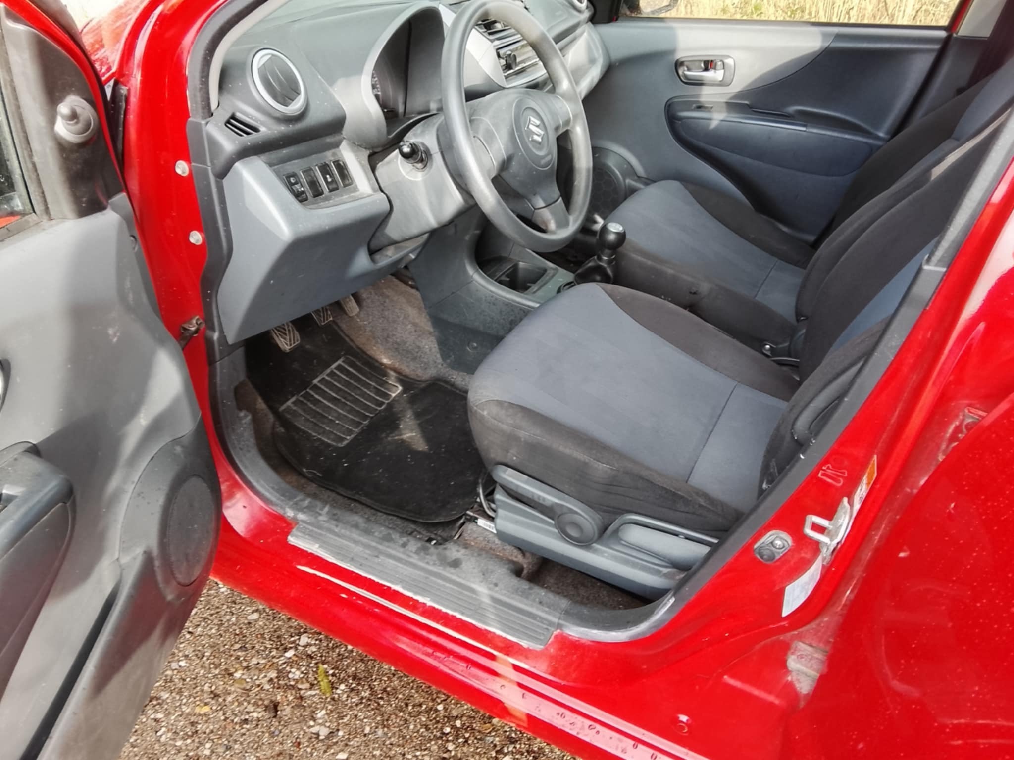 Rød Suzuki Alto fra 2012