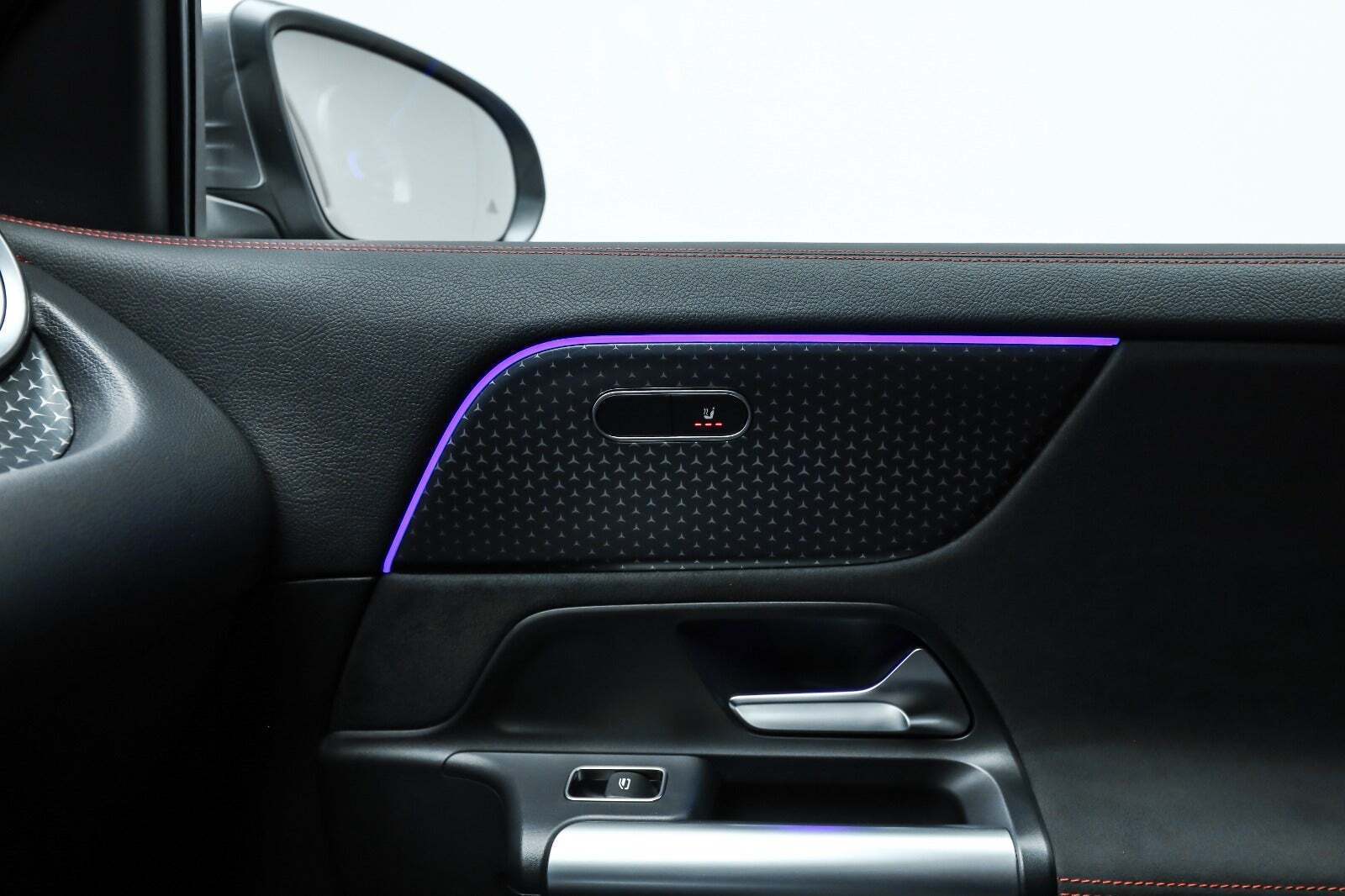 Grå Mercedes EQA250+ fra 2024