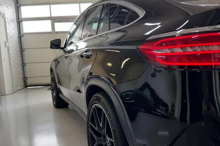 Hvid Mercedes GLE63 fra 2017