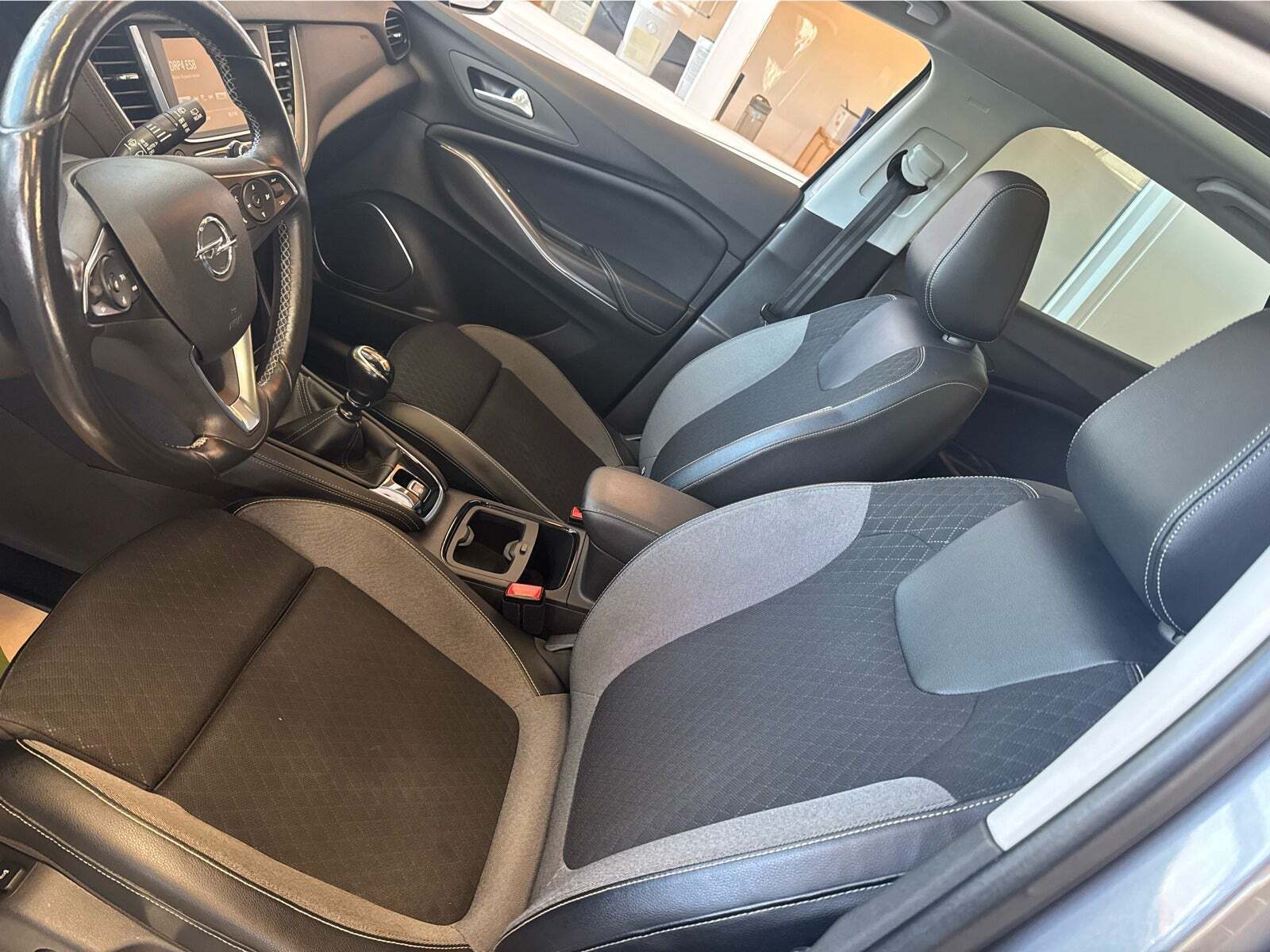 Grå Opel Grandland X fra 2018