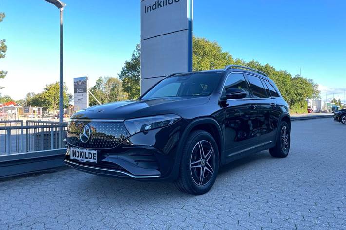 Sort Mercedes EQB350 fra 2024 set udefra