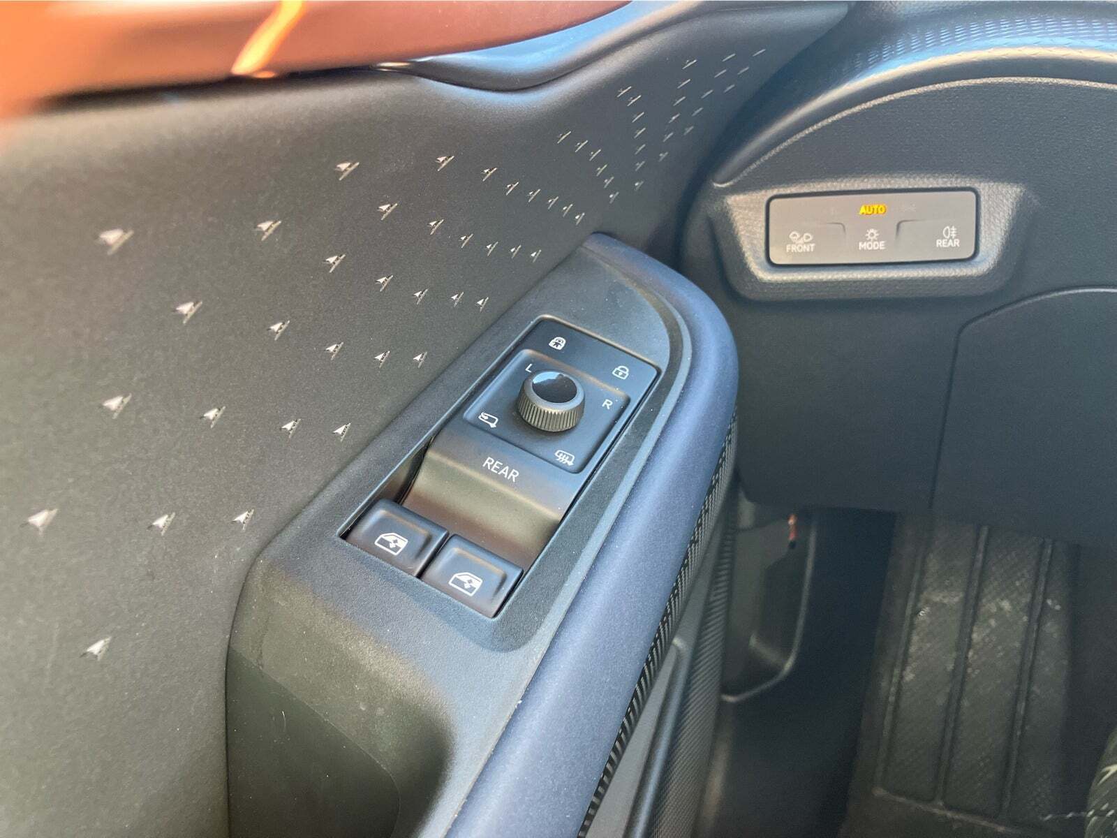 Blå Cupra Tavascan fra 2025