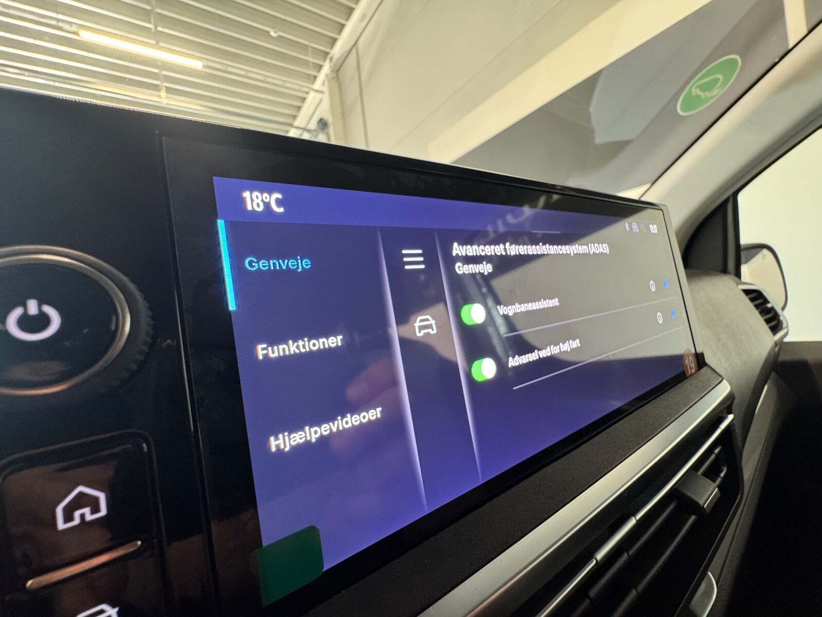 Grå Toyota Proace Verso fra 2025