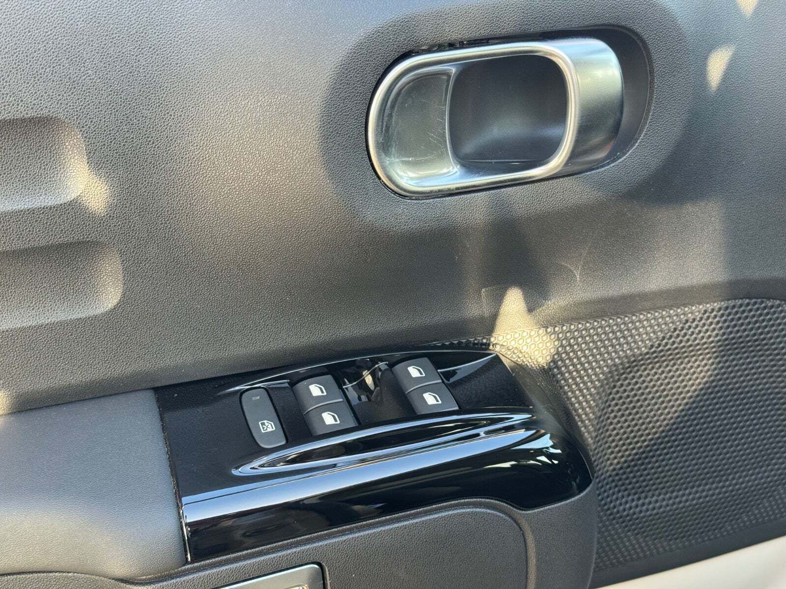 Beige Citroën C3 fra 2021 set indefra