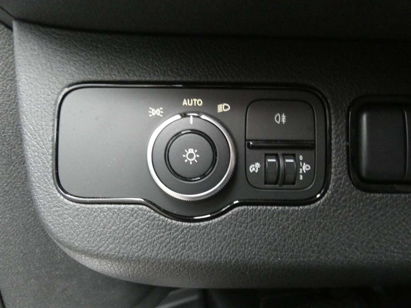 Hvid Mercedes Sprinter 317 fra 2024