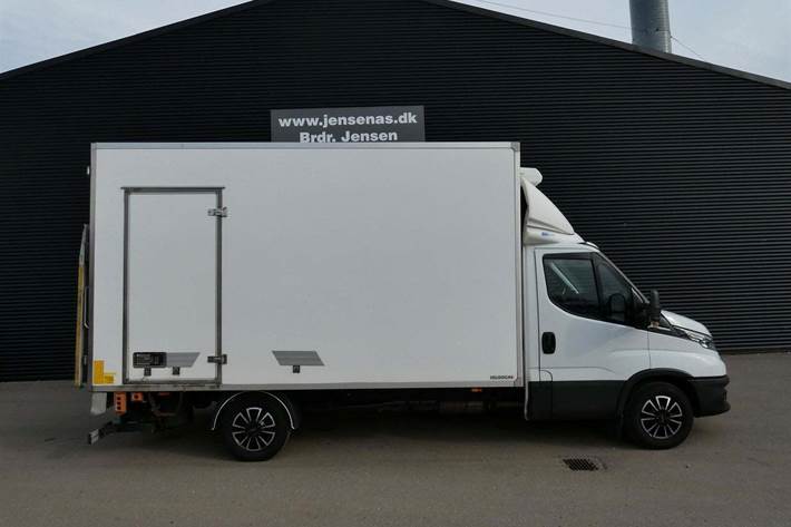 Hvid Iveco Daily fra 2020