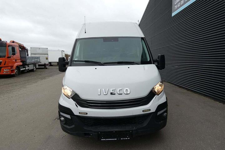 Hvid Iveco Daily fra 2019