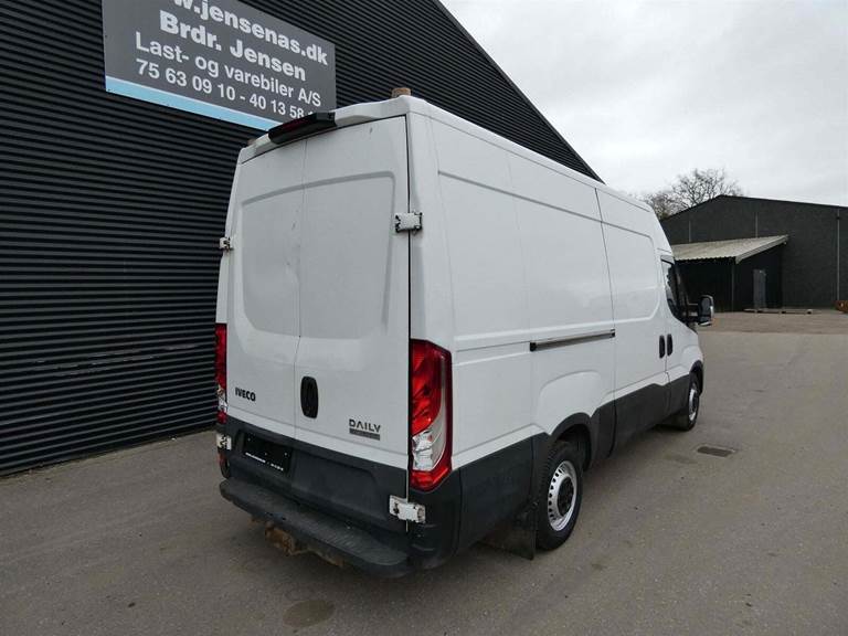 Iveco Daily 2,3 35S16 12m³ Van AG8