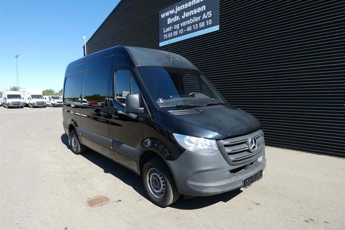 Sort Mercedes Sprinter 317 fra 2021