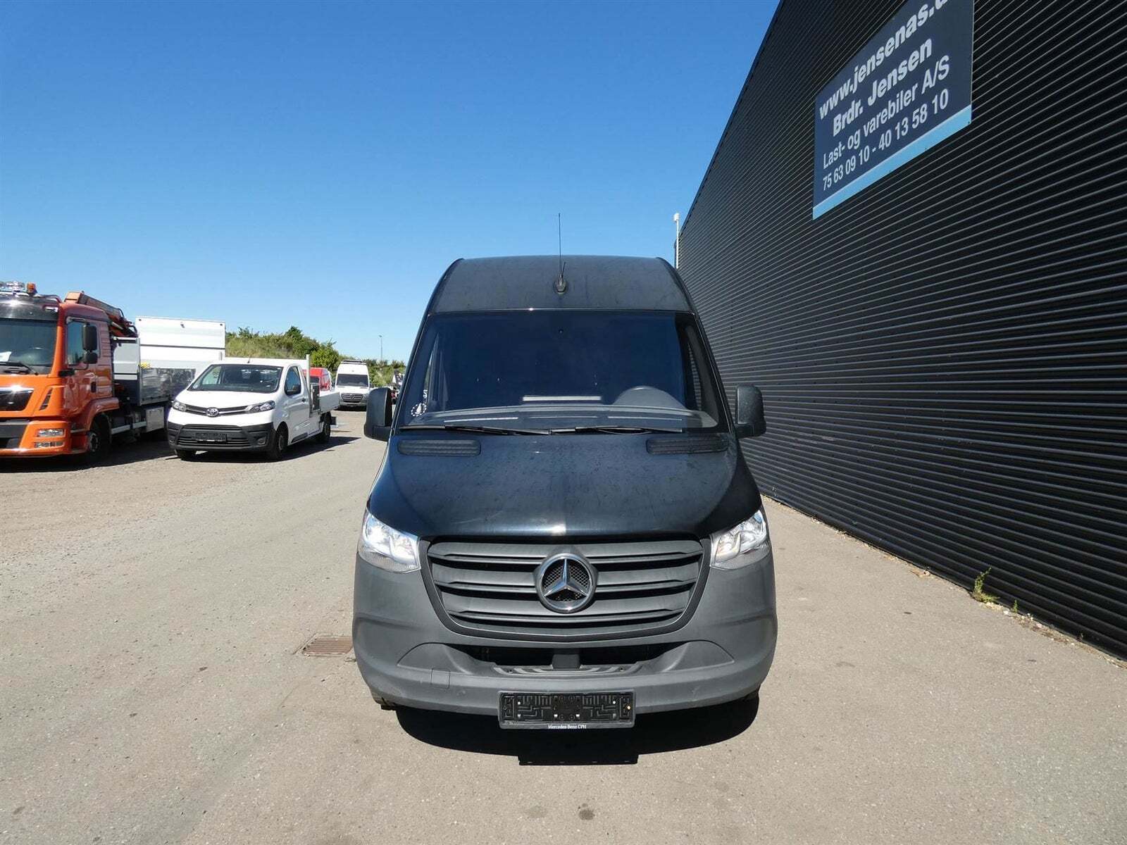 Sort Mercedes Sprinter 317 fra 2021