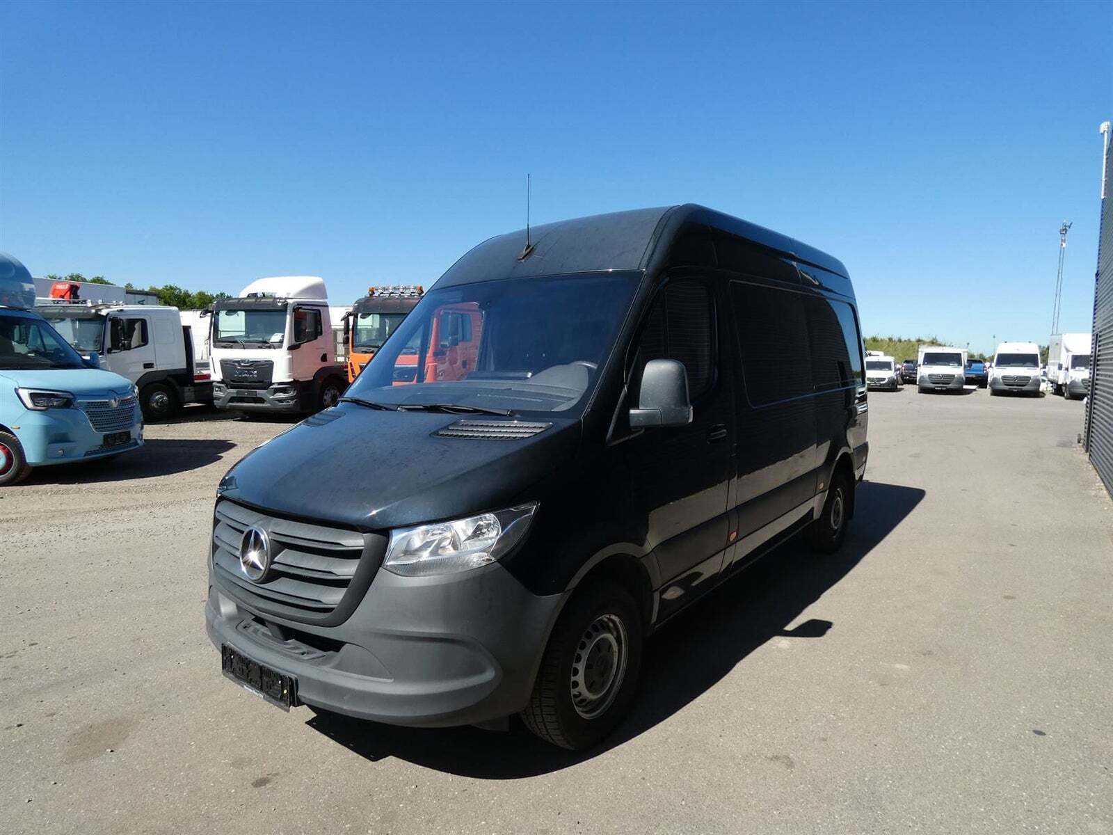 Sort Mercedes Sprinter 317 fra 2021