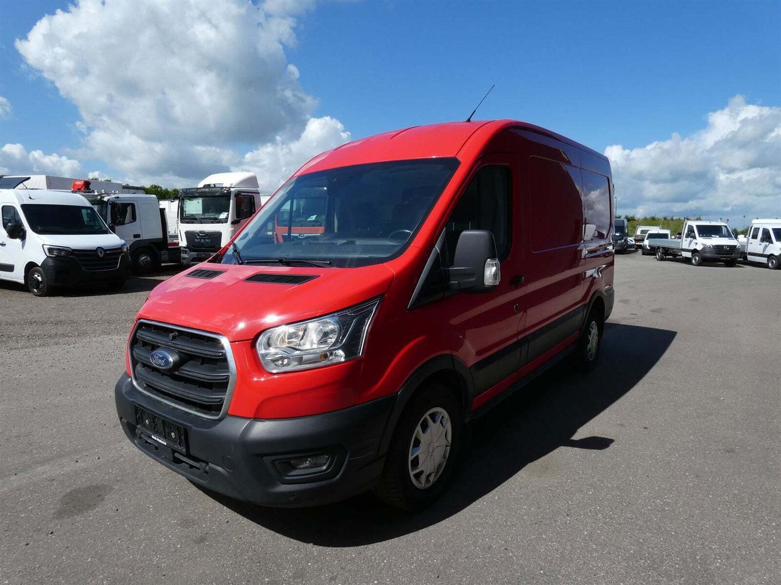 Rød Ford Transit 350 L2 Van fra 2022 set udefra